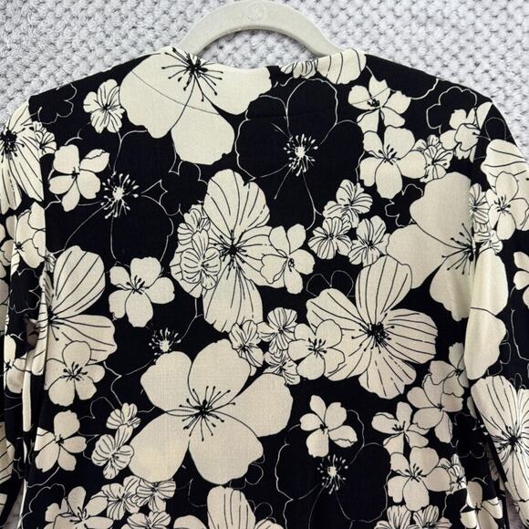 Notations Top Women S Black Ivory Floral Stretch V-Neck Button Front Long Sleeve - Picture 6 of 11